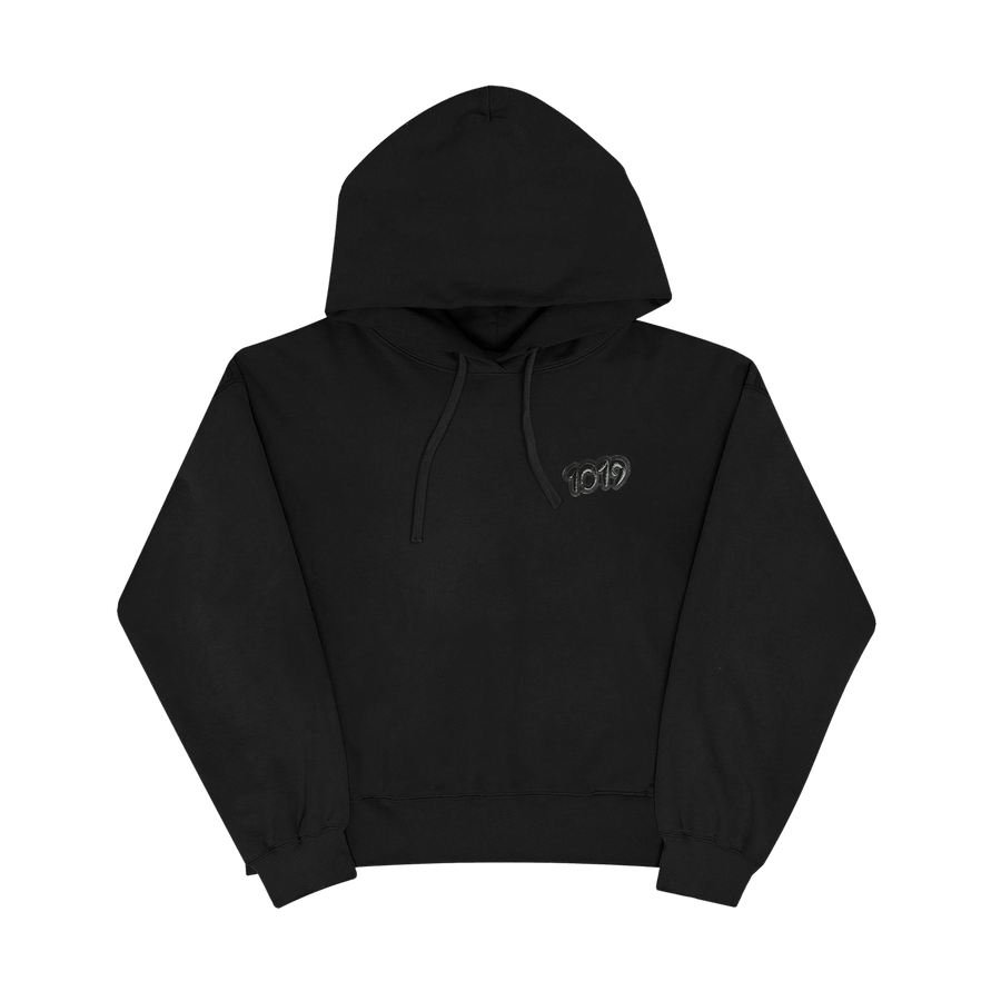 1019 Hoodie in Schwarz – Vorderansicht