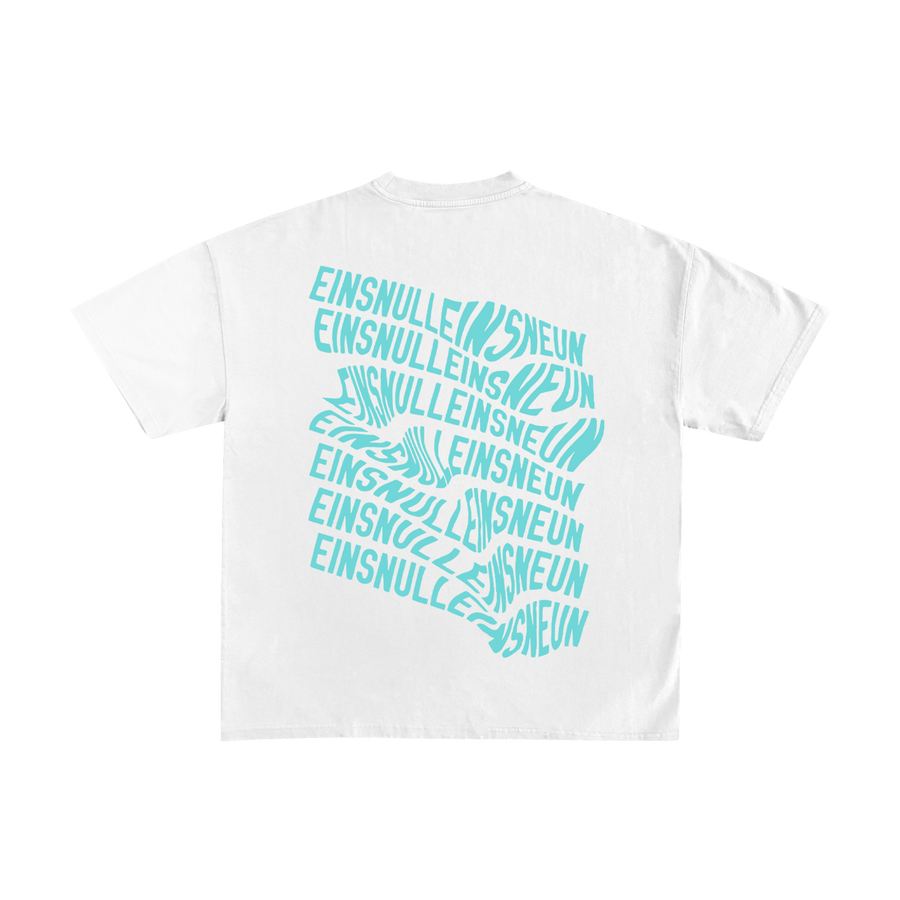1019 T-Shirt in Weiß – Rückansicht mit blauem Einsnulleinsneun-Print